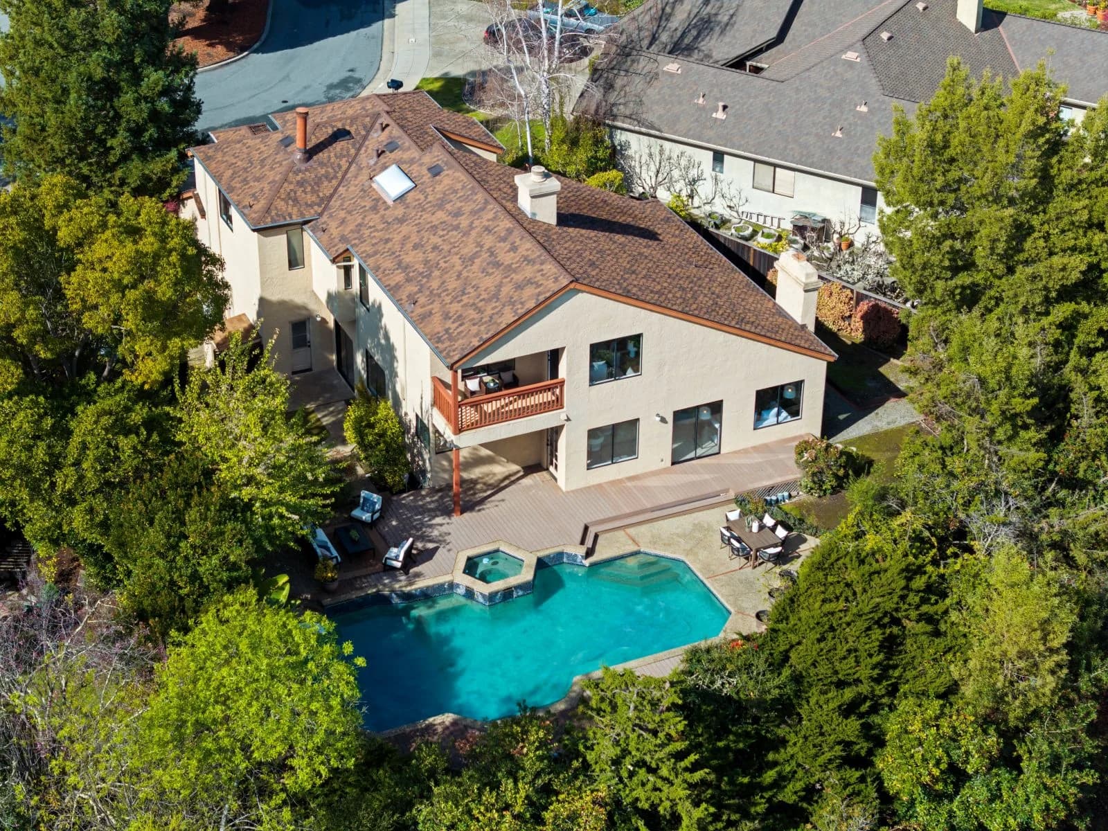 Aerial photograph of the house and pool at 6 Woodridge Court