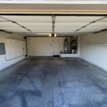 Artisan concrete polishing with custom textures